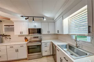 21 Lime Tree Dr, Manorville, NY 11949 - Photo 4