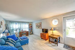 21 Lime Tree Dr, Manorville, NY 11949 - Photo 2