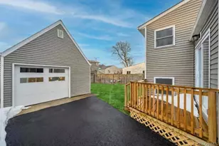 52 Halycon Rd, Lindenhurst, NY 11757 - Photo 4