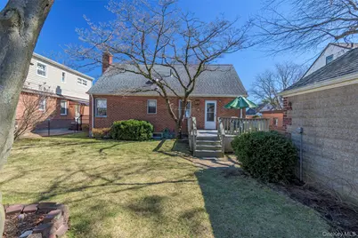 8610 250th Street, Bellerose, NY 11426 - Photo 30