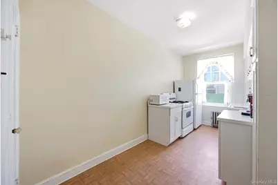 7861 75th Street, Glendale, NY 11385 - Photo 18