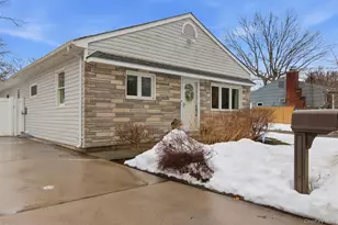 27 Great River Dr, Sound Beach, NY 11789 - Photo 2