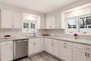 27 Great River Dr, Sound Beach, NY 11789 - Photo 8