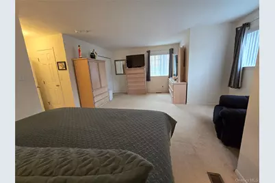 142 Farm House Court, Manorville, NY 11949 - Photo 42