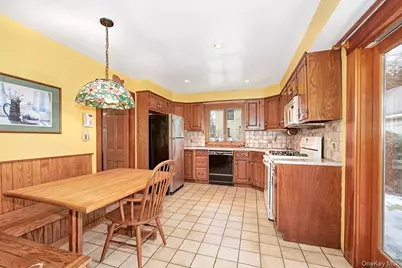 211 Davis Avenue, White Plains, NY 10605 - Photo 10