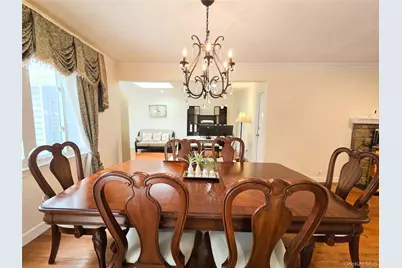 64 Middleneck Road, Roslyn, NY 11576 - Photo 12