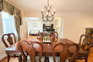 64 Middle Neck Rd, Roslyn, NY 11576 - Photo 12