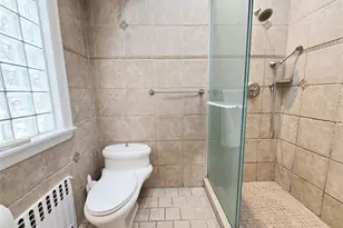 64 Middle Neck Rd, Roslyn, NY 11576 - Photo 16