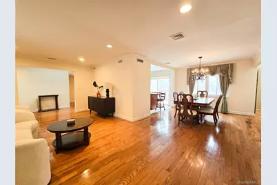 64 Middleneck Road, Roslyn, NY 11576 - Photo 2