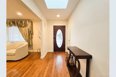 64 Middleneck Road, Roslyn, NY 11576 - Photo 8