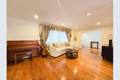 64 Middleneck Road, Roslyn, NY 11576 - Photo 4