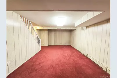 64 Middleneck Road, Roslyn, NY 11576 - Photo 24