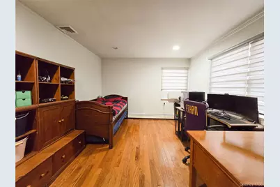 64 Middleneck Road, Roslyn, NY 11576 - Photo 18