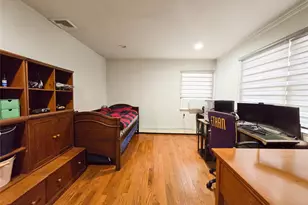 64 Middle Neck Rd, Roslyn, NY 11576 - Photo 18