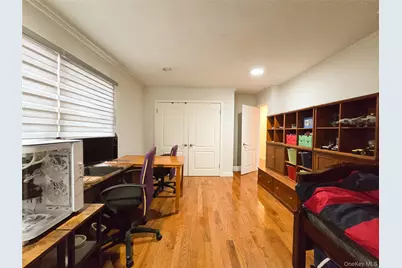 64 Middleneck Road, Roslyn, NY 11576 - Photo 20