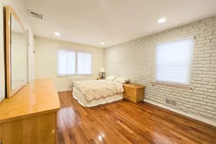 64 Middle Neck Rd, Roslyn, NY 11576 - Photo 14