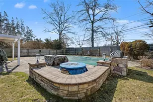 57 Richfield St, Plainview, NY 11803 - Photo 38