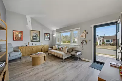 57 Richfield Street, Plainview, NY 11803 - Photo 8