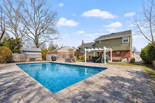 57 Richfield St, Plainview, NY 11803 - Photo 40