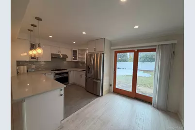 32 Montana Court, Syosset, NY 11791 - Photo 2