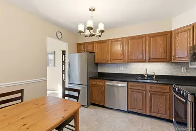 11 Balsam Court #11, Wantagh, NY 11793 - Photo 4