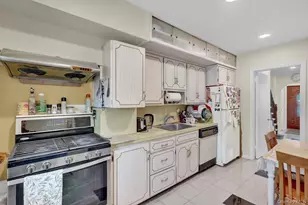 84-15 259th St, Floral Park, NY 11001 - Photo 4