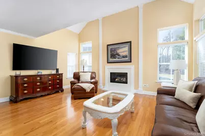 14 Vantage Court, Port Jefferson, NY 11777 - Photo 4