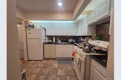 206-14 Emily Road #42 L, Bayside, NY 11360 - Photo 4