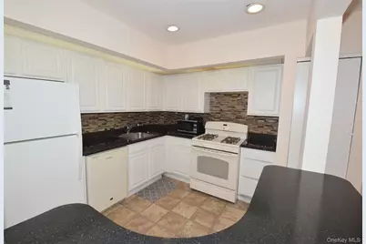 206-14 Emily Road #42 L, Bayside, NY 11360 - Photo 4