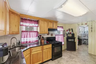 2097 Washington Avenue, Seaford, NY 11783 - Photo 12