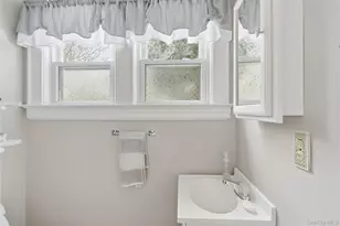 2097 Washington Ave, Seaford, NY 11783 - Photo 14