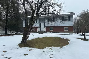 104 Sutton Park Rd, Poughkeepsie, NY 12603 - Photo 2