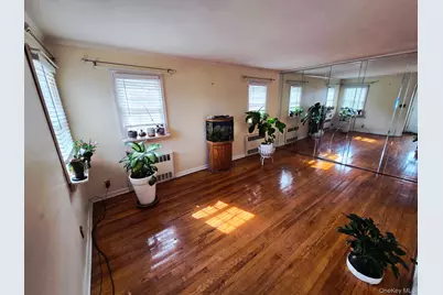 60 Liberty Boulevard, Valley Stream, NY 11580 - Photo 4