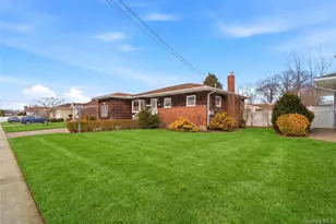 9 Lyons Ave, Farmingdale, NY 11735 - Photo 4