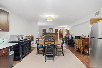 9 Lyons Avenue, Farmingdale, NY 11735 - Photo 20