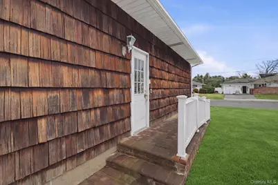 9 Lyons Avenue, Farmingdale, NY 11735 - Photo 22