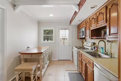 9 Lyons Avenue, Farmingdale, NY 11735 - Photo 8