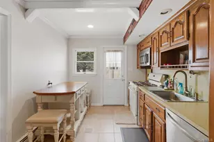 9 Lyons Ave, Farmingdale, NY 11735 - Photo 8