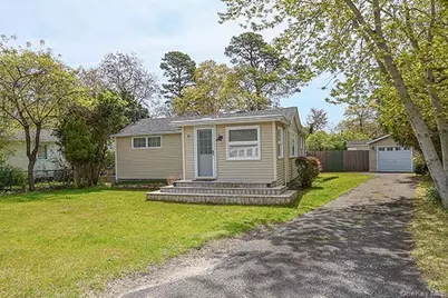 14 Lincoln Road, Hampton Bays, NY 11946 - Photo 1