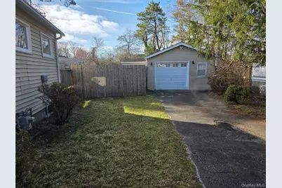 14 Lincoln Road, Hampton Bays, NY 11946 - Photo 4