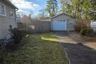 14 Lincoln Rd, Hampton Bays, NY 11946 - Photo 4