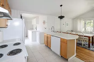 14 Lincoln Rd, Hampton Bays, NY 11946 - Photo 16