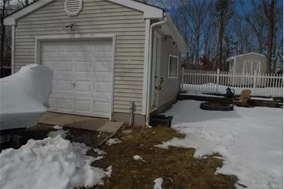 137 Carleton Drive E, Shirley, NY 11967 - Photo 16