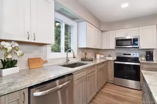 46 Reynal Rd, White Plains, NY 10605 - Photo 10