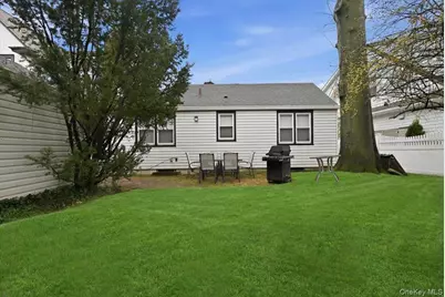 163 Elm Street, Roslyn Heights, NY 11577 - Photo 20