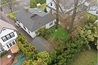 163 Elm Street, Roslyn Heights, NY 11577 - Photo 24