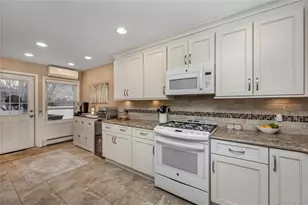 28 Lincoln Ave, Massapequa, NY 11758 - Photo 6