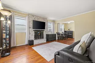 196 William St, Williston Park, NY 11596 - Photo 2