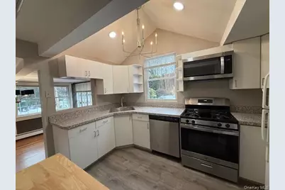 35 Youngs Hill Road, Huntington, NY 11743 - Photo 8