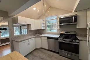 35 Youngs Hill Rd, Huntington, NY 11743 - Photo 8